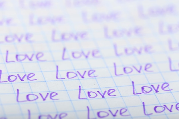 Foto palabras amor escritas en una hoja de papel