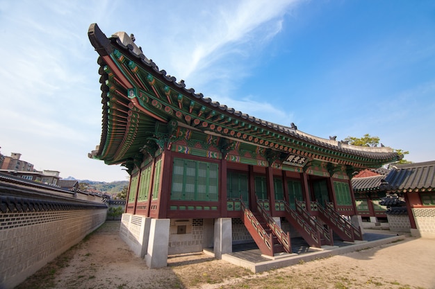 Palacio de Changdeokgung en Seúl, Corea. Foto tomada con lente gran angular