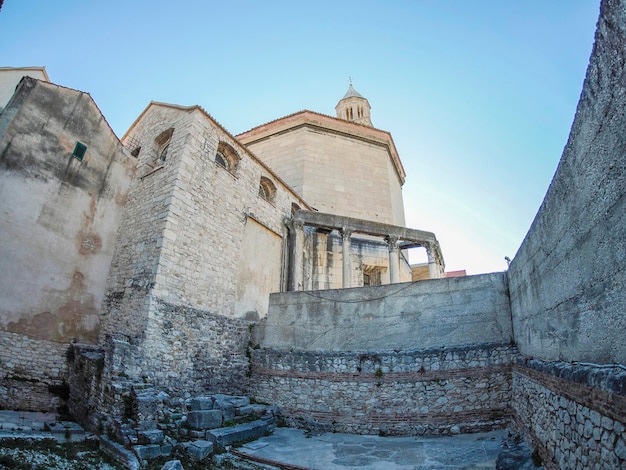 Palácio da cidade velha de Croácia dividida do imperador romano Diocleciano