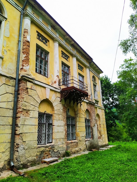 Foto palácio de caça potocki na aldeia de rai berezhany