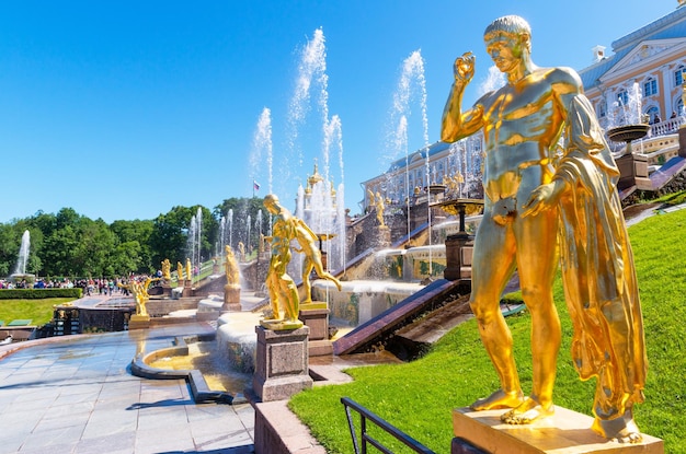 Palácio de Peterhof Petrodvorets em São Petersburgo Rússia