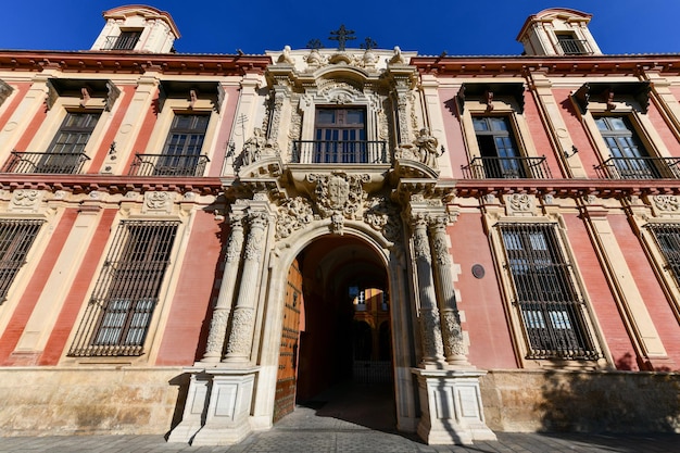 Foto palácio do arcebispo palacio arzobispal um monumento histórico em sevilha, espanha