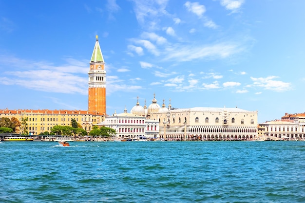 Palácio dos Doges e Piazza San Marco da lagoa