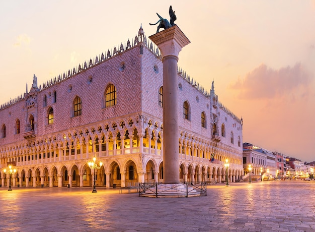 Palácio ducal perto da praça de são marcos, veneza, itália.