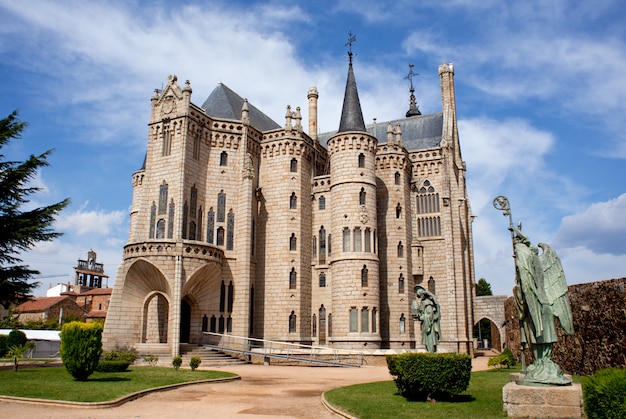 Foto el palacio episcopal, edificio modernista en astorga