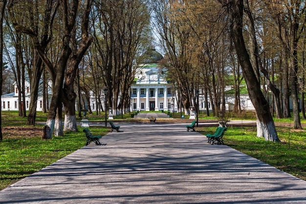 Palacio Kachanovsky a principios del otoño Frontside Foto de alta calidad