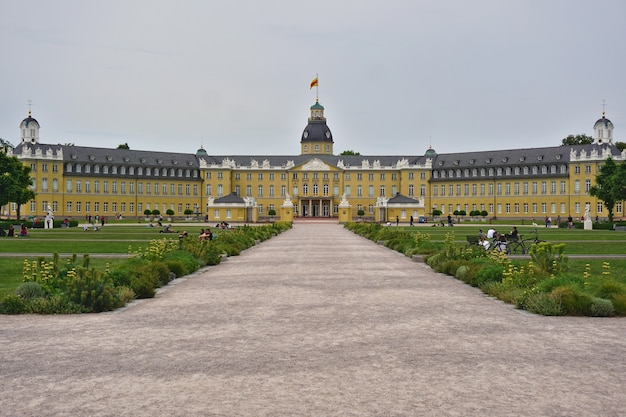 Foto palacio de karlsruhe en karlsruhe, baden-wuerttemberg, alemania.