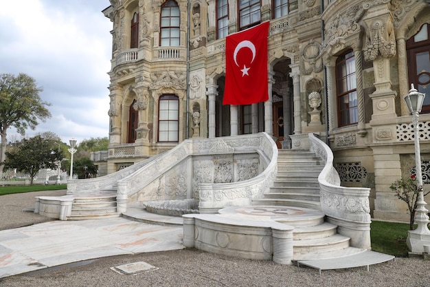 Palacio Kucuksu en la ciudad de Estambul Turquía