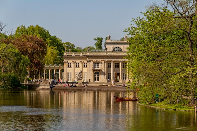 El palacio Lazienki en el Parque Lazienki Varsovia Lazienki Krolewskie