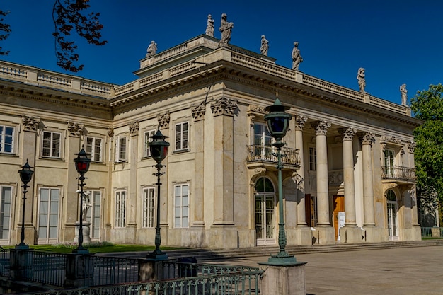 El palacio Lazienki en el Parque Lazienki Varsovia Lazienki Krolewskie