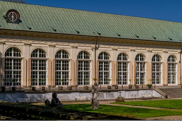 Foto el palacio lazienki en el parque lazienki varsovia lazienki krolewskie