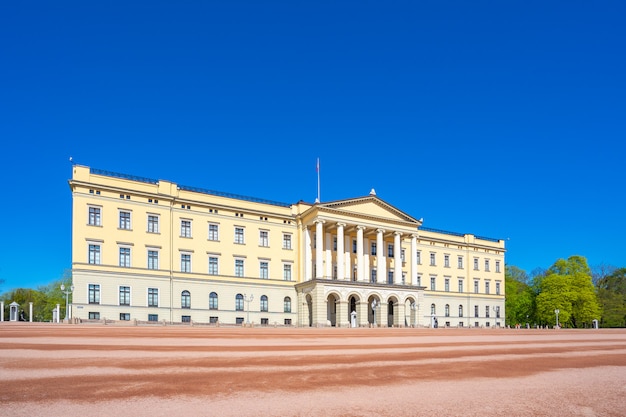 El palacio real en la ciudad de Oslo, Noruega