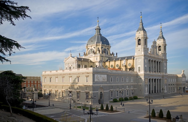 Palácio Real de Madrid em Madrid, Espanha. Arquitetura e marco de Madrid, cartão postal de Madrid