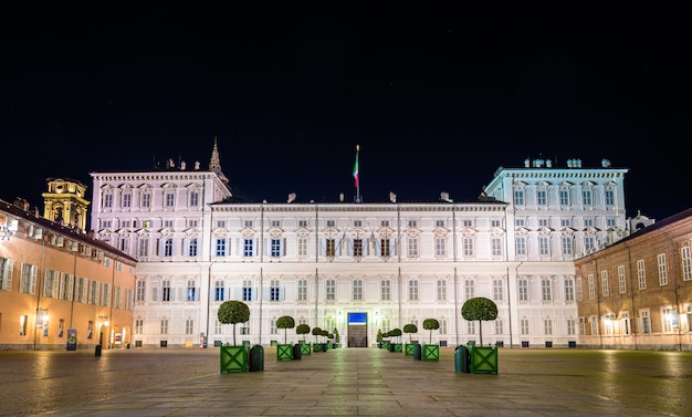 Palácio Real de Turim à noite - Itália