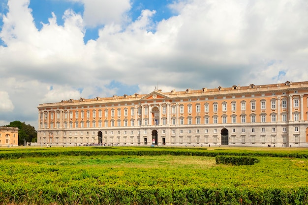 Foto palácio real na cidade de caserta