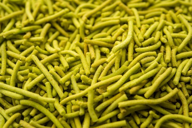 Foto palak sev é um espinafre crocante e crocante de cor verde com sabor a farsan frito com sal em pó de especiarias