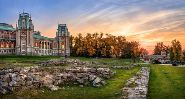 Palast in Zarizyno in Moskau an einem Herbsttag