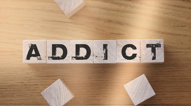Palavra ADDICT feita com blocos de construção Pare de fumar e beber conceito de saúde