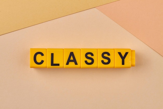 Palavra elegante escrita em blocos amarelos contra estilo e elegância de fundo de cor