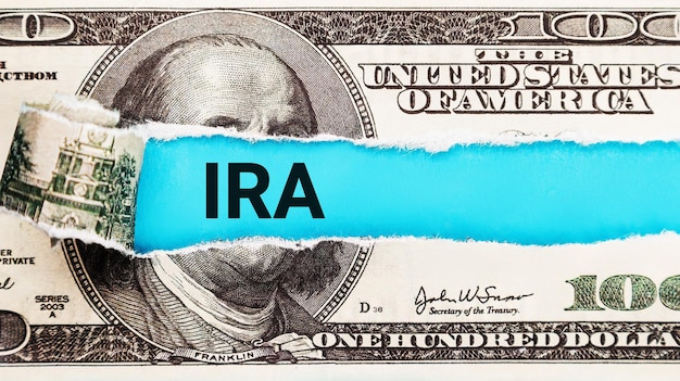 Palavras do conceito IRA A palavra IRA no fundo do dólar eua Roth IRA vs IRA tradicional conta de aposentadoria individual