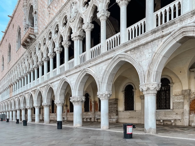 Palazzo Ducale, Dogenpalast am Markusplatz in den frühen Morgenstunden, Venedig, Italien, keine Leute