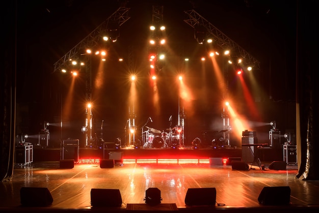 Foto palco livre com luzes