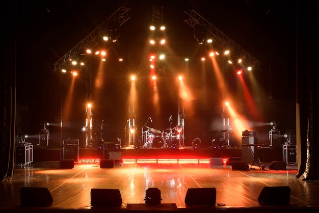 Palco livre com luzes