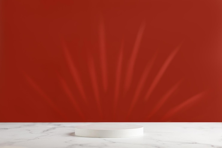 Foto palco vazio com pódios redondos brancos em mármore e fundo vermelho com sombras pedestal para maquetes de produtos e embalagens