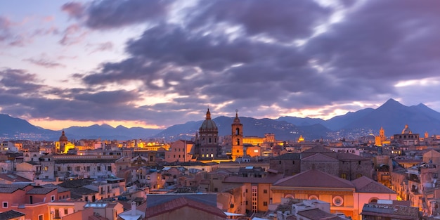 Palermo bei Sonnenuntergang Sizilien Italien