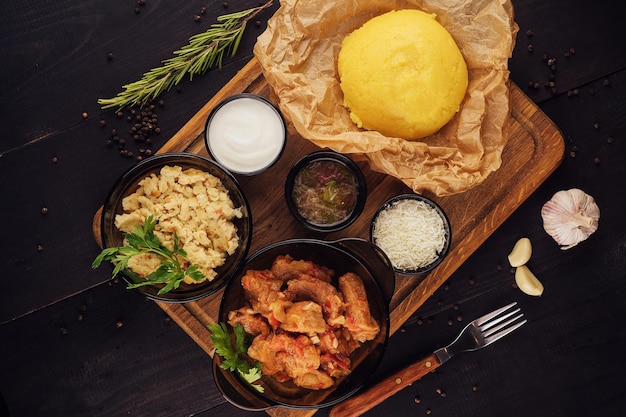 Paleta con carne queso de cabra y huevo