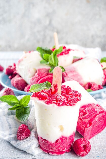 Paleta casera de yogur de frambuesa