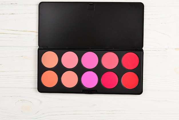 Paleta de blush em fundo branco