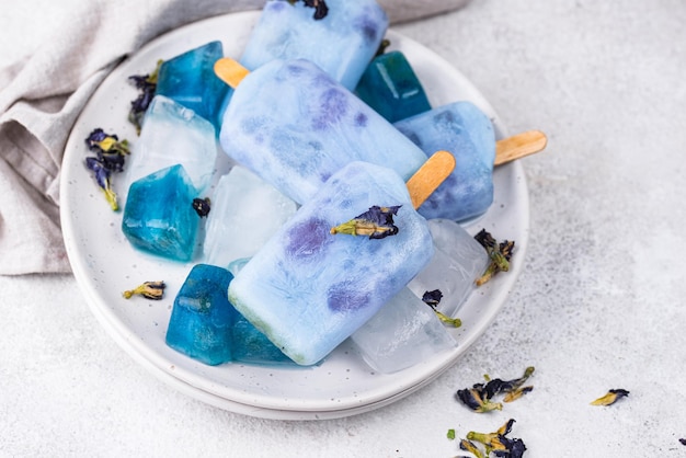 Paleta de helado azul de guisante de mariposa