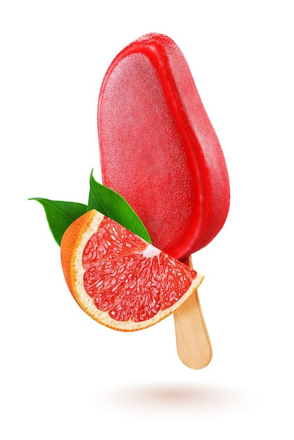 Paleta de helado de pomelo rojo y rebanada aislado