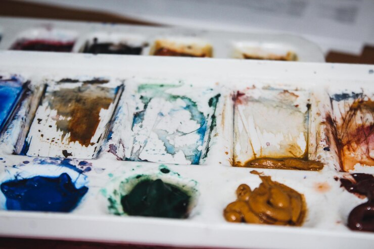 Paleta con pinturas de acuarela