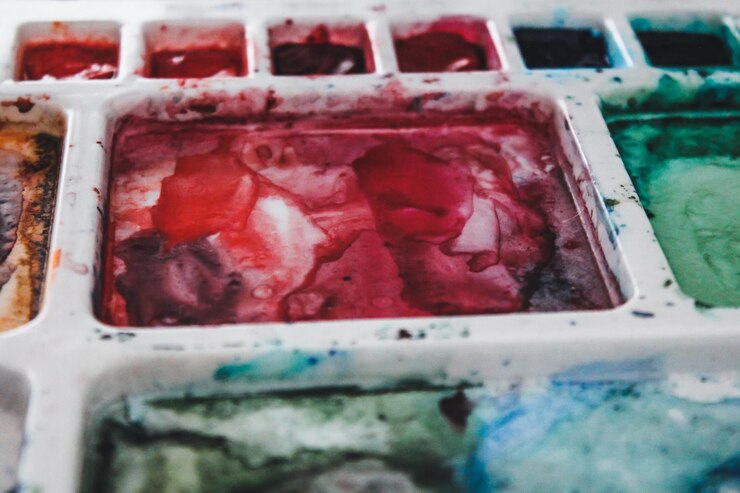 Paleta con pinturas de acuarela