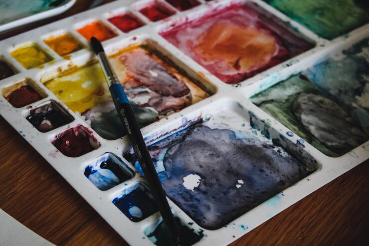 Paleta con pinturas de acuarela