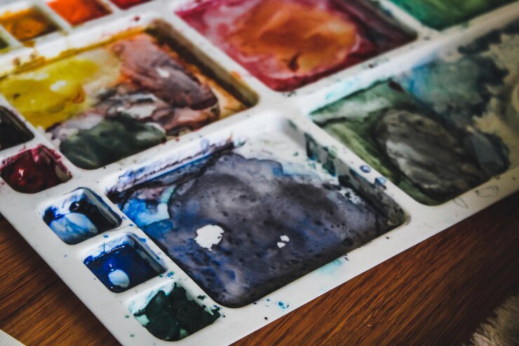 Paleta con pinturas de acuarela