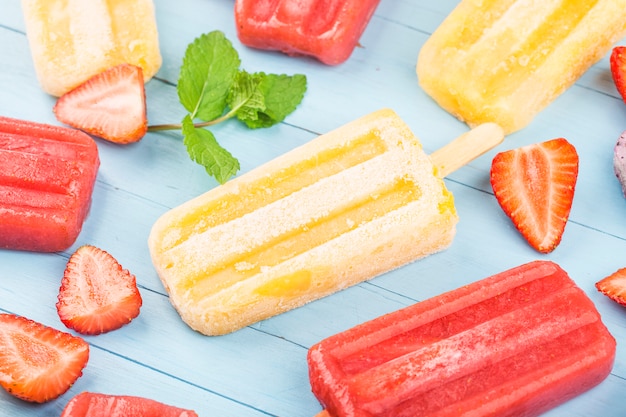 Paletas de frutas enteras saludables