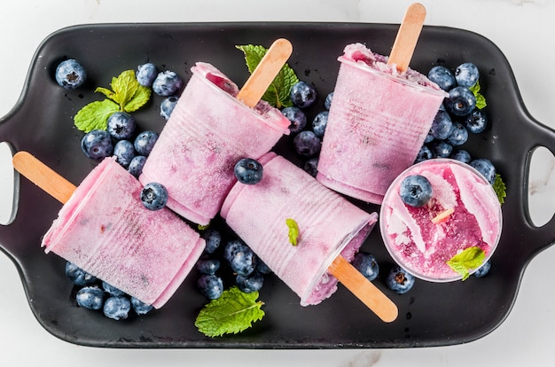 Paletas de helado de arándanos y yogurt