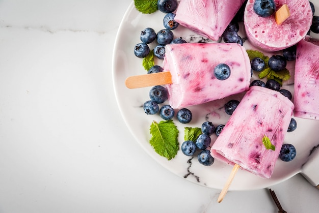 Paletas de helado de arándanos y yogurt