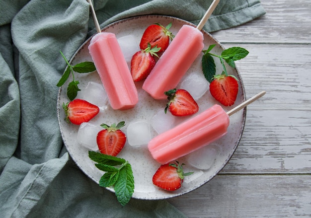 Paletas De Helado De Fresa