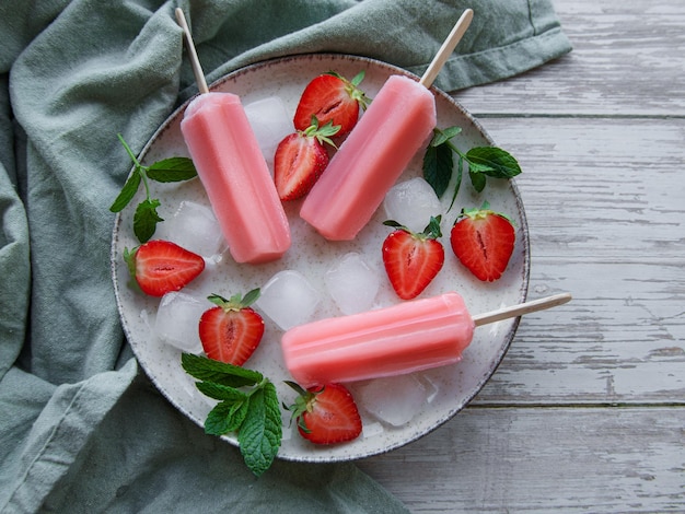 Paletas De Helado De Fresa