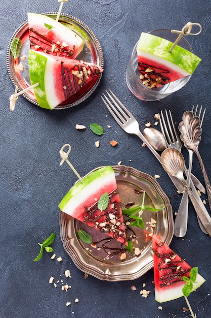 Paletas de rodaja de sandia con chocolate