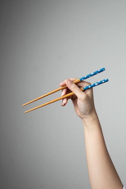 Palillos de mano asiático japonés comida china estilo tradicional