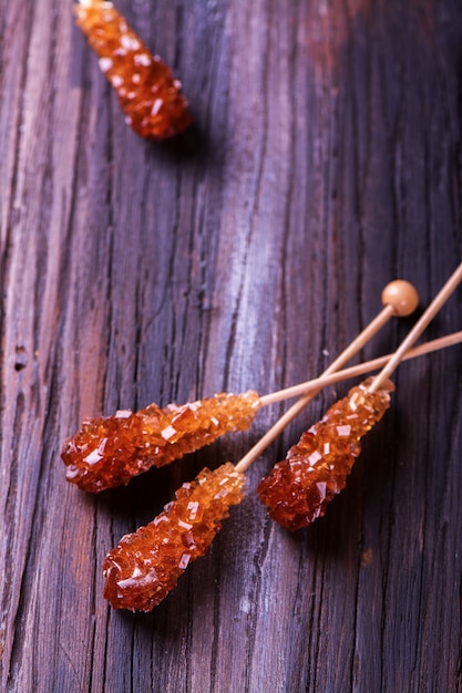 Palito de azucar en la mesa