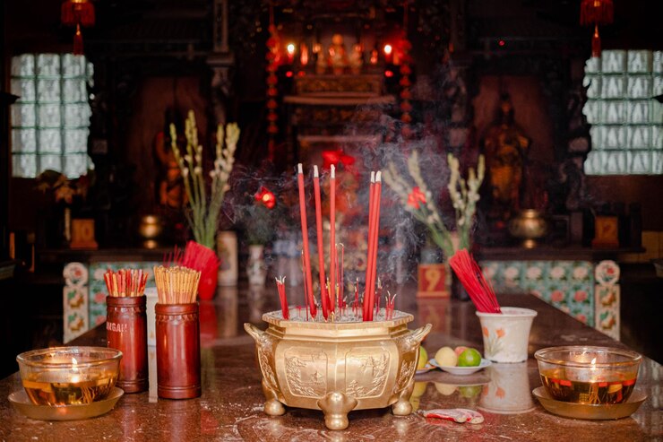 Palitos de incienso en un templo confuciano chino