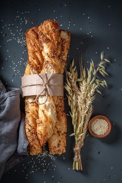 Palitos de pan frescos y sanos para un desayuno saludable