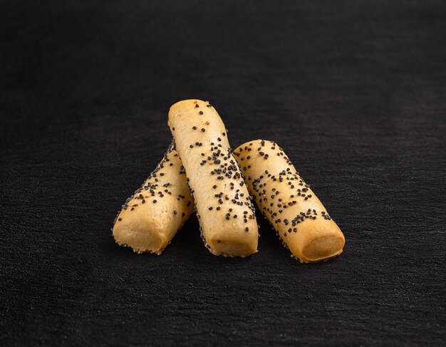 Palitos de pan con semillas de amapola