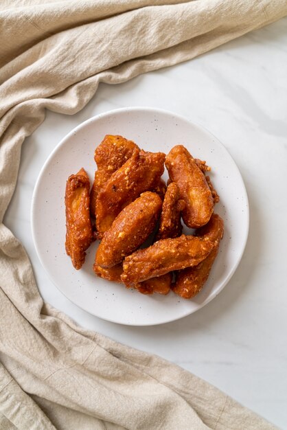 Palitos de patatas fritas en rodajas con sésamo - estilo de comida tailandesa